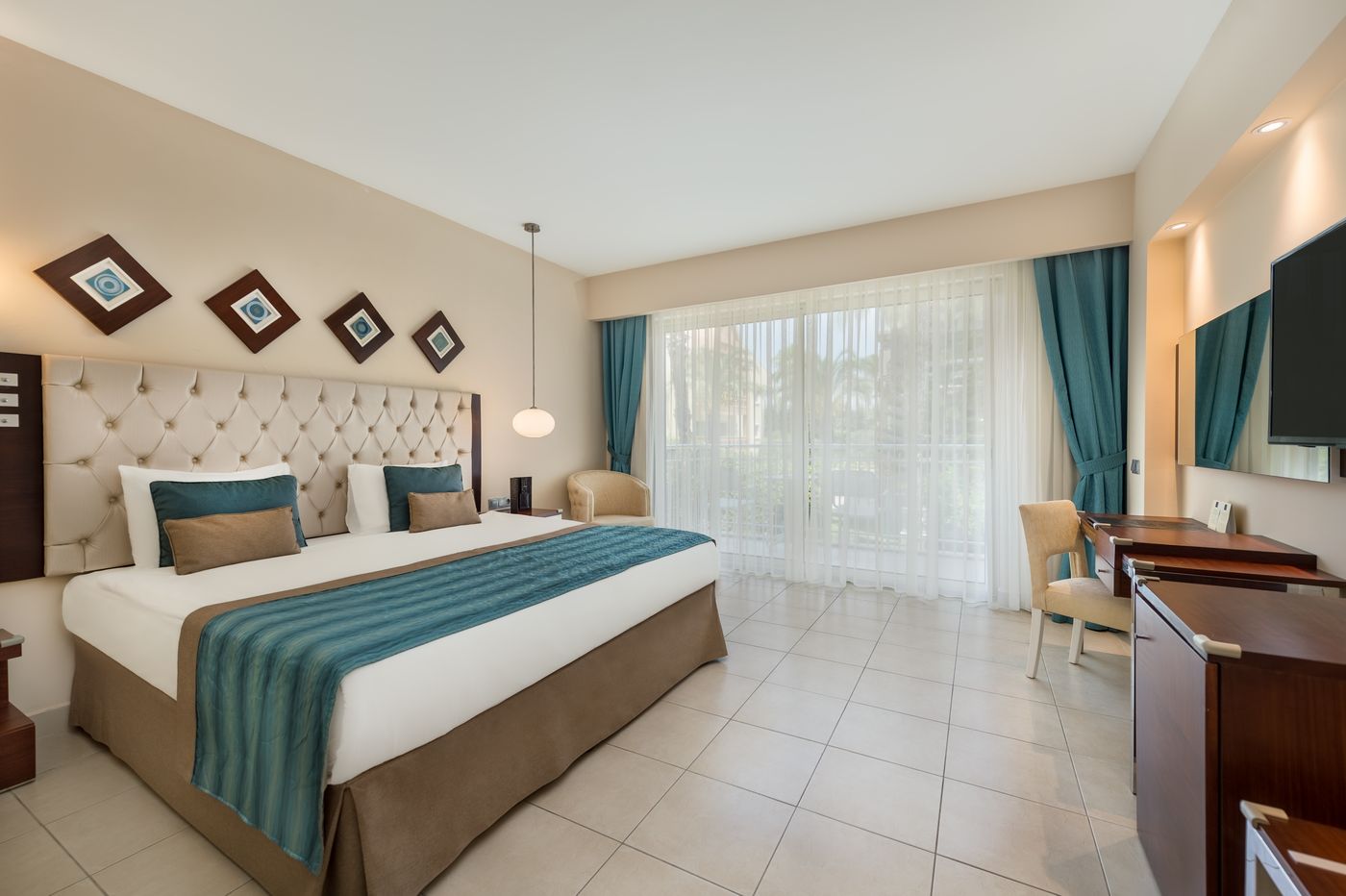 Kamelya Collection Aishen K Club