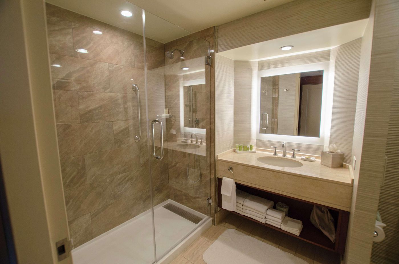 Hilton-Los-Angeles-Universal-City-Room-30