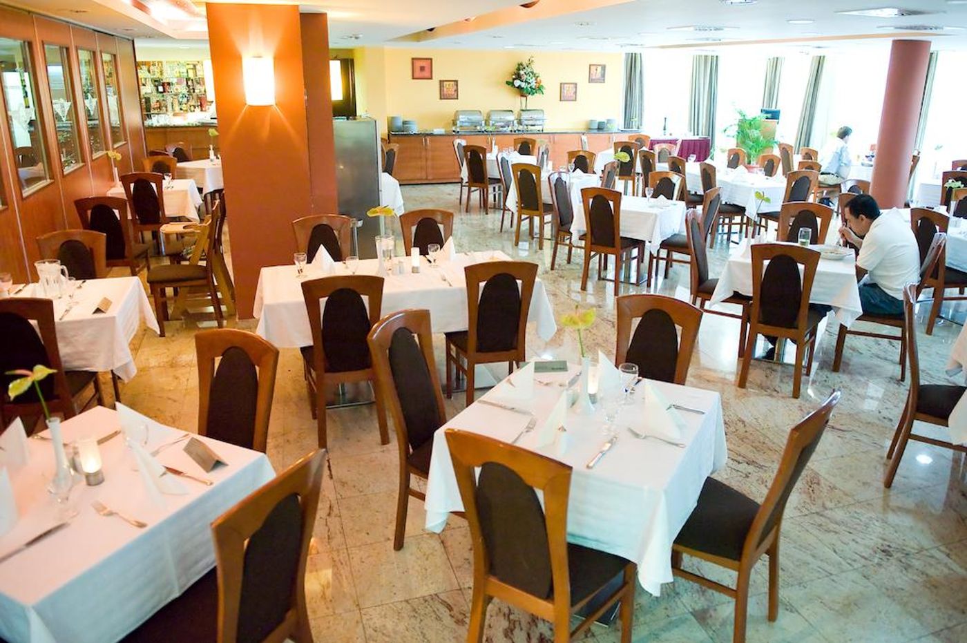 Airport-Hotel-Budapest-Restaurant-22
