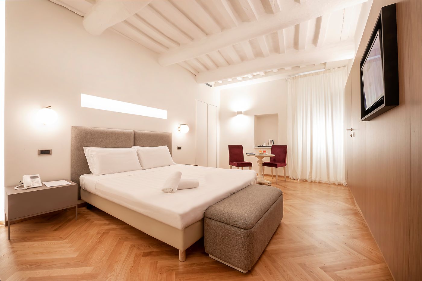 Alexander-Italy-Assisi-Room-4