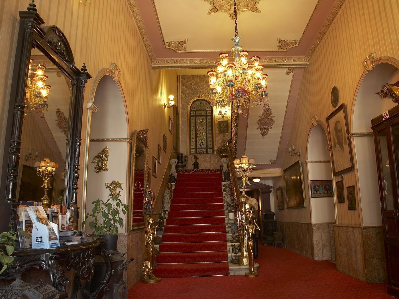 Grand Hotel de Londres-Turkey-BEYOGLU-General view-2