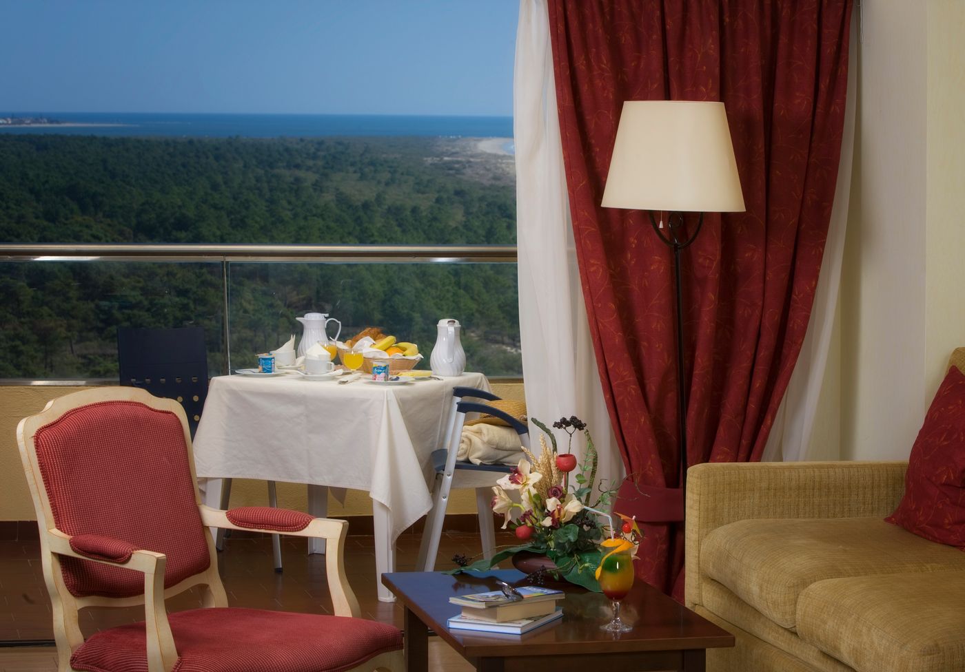 Yellow-Praia-Monte-Gordo-Hotel-Room-12