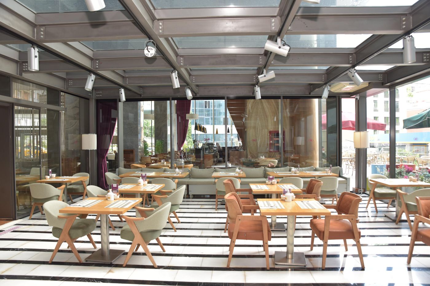 Crowne-Plaza-Harbiye-Restaurant-51