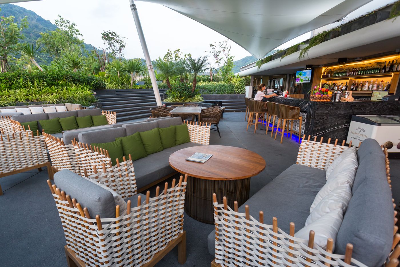 Oakwood-Hotel-Journeyhub-Phuket-Terrace-4