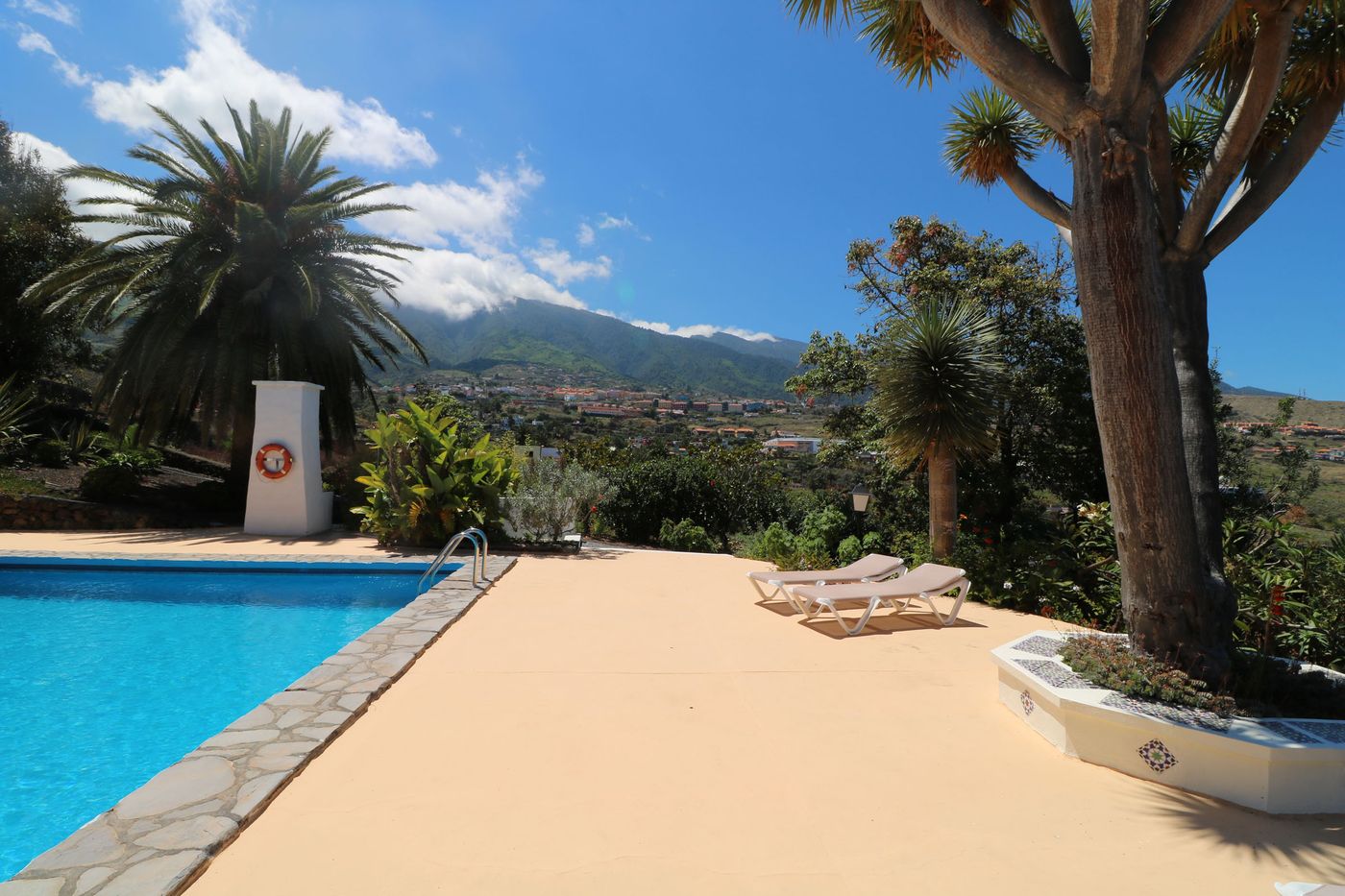 Apartamentos-Miranda-Pool-12