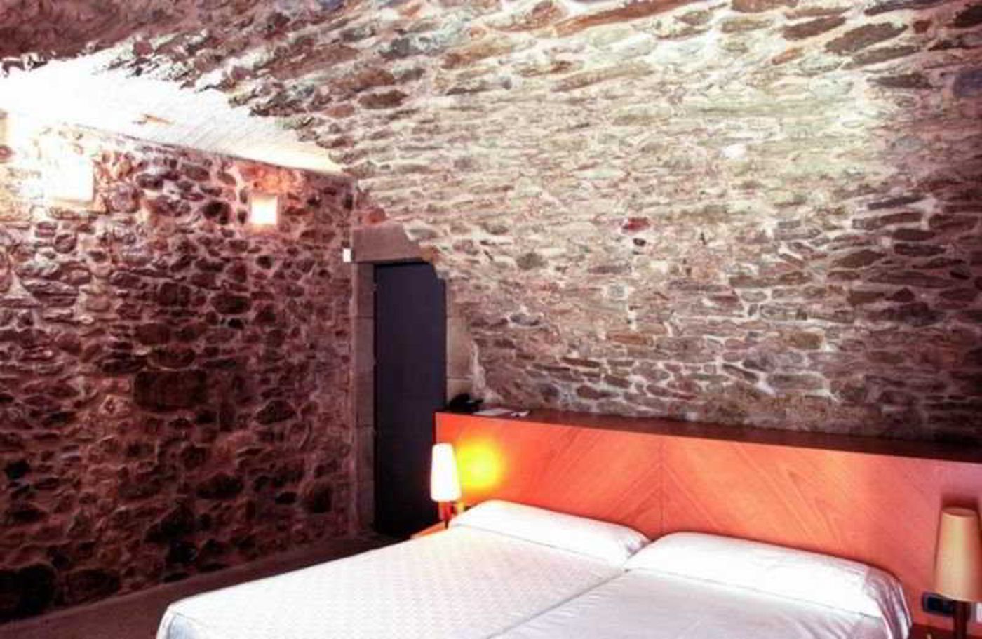 Arcs-de-Monells-Room-7