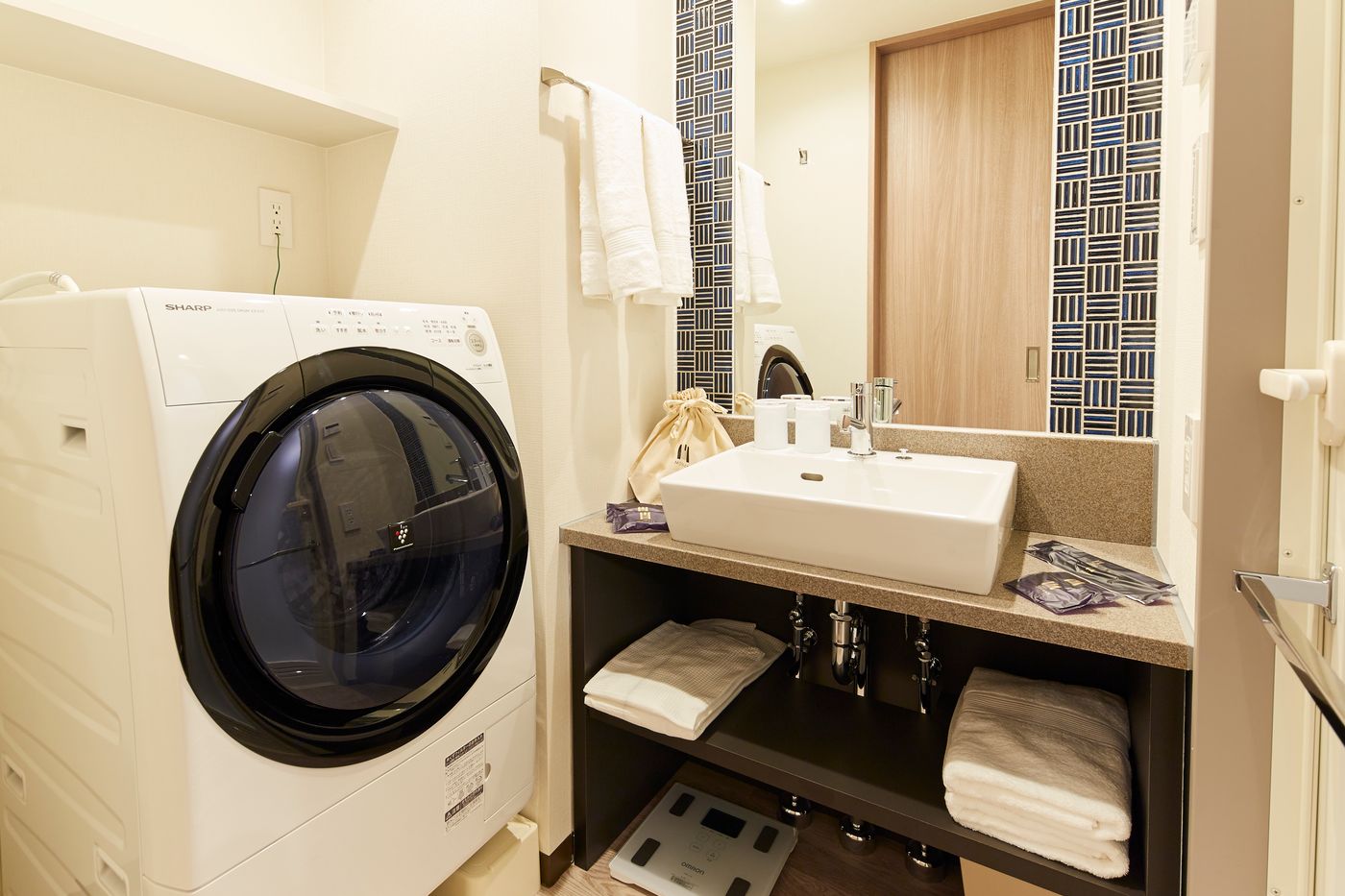 MONday Apart Premium Akihabara-Japan-Tokyo-Room-5