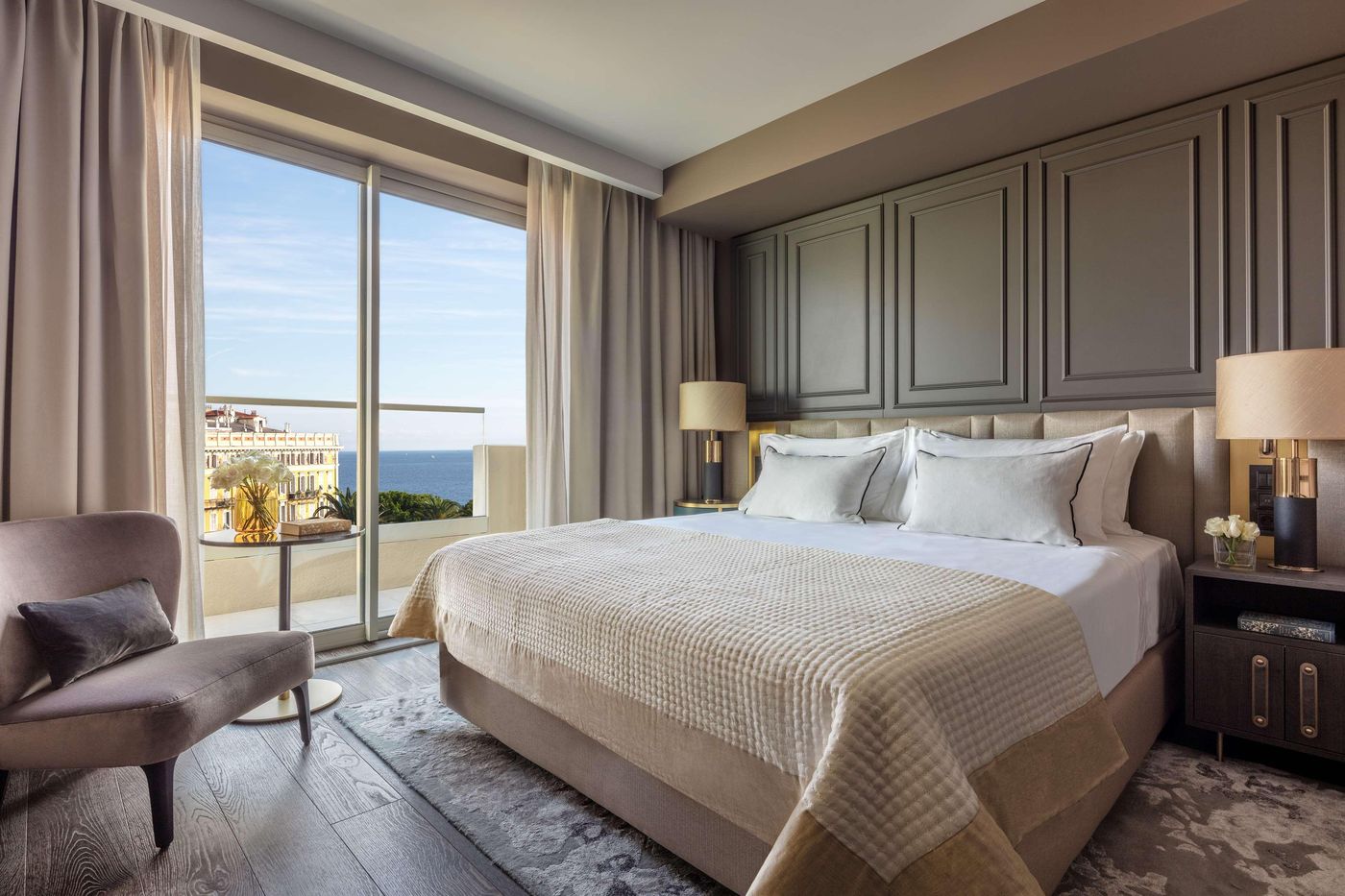 Anantara-Plaza-Nice-Hotel-Room-10