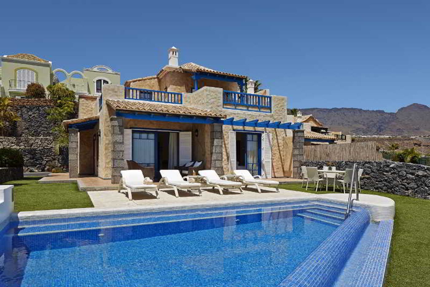 Hotel-Suite-Villa-Mar----a-General-view-8