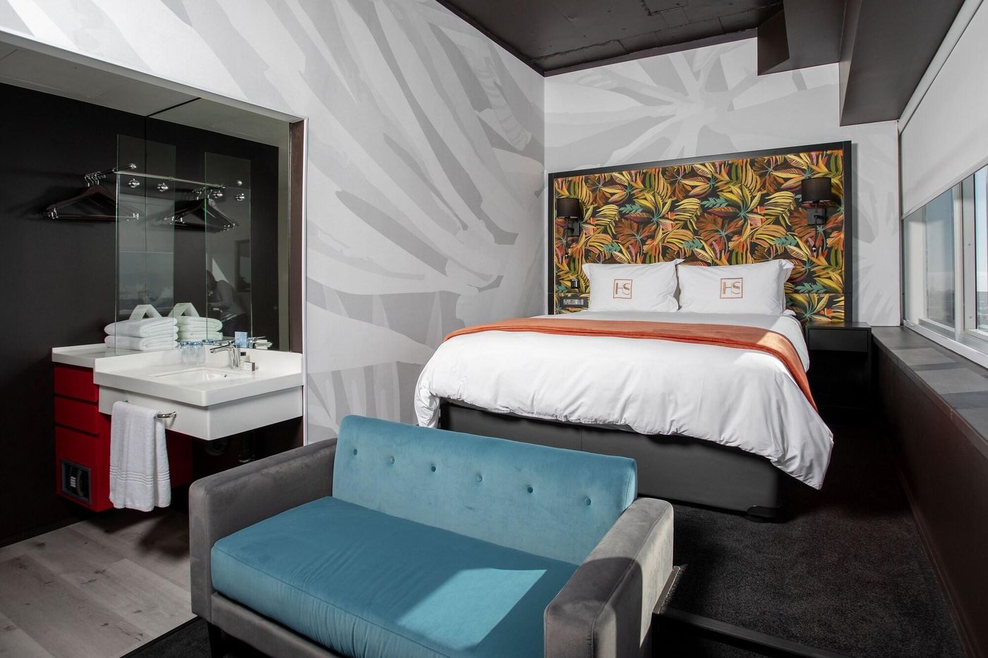 Hotel-Sky-Cape-Town-Room-25