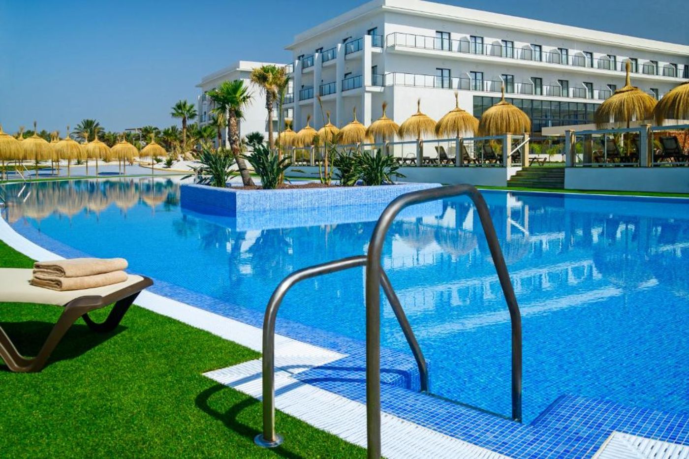 Cabogatamar-Garden-Pool-1