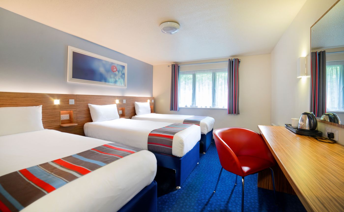 Travelodge-Dublin-Airport-North-Swords-Room-16