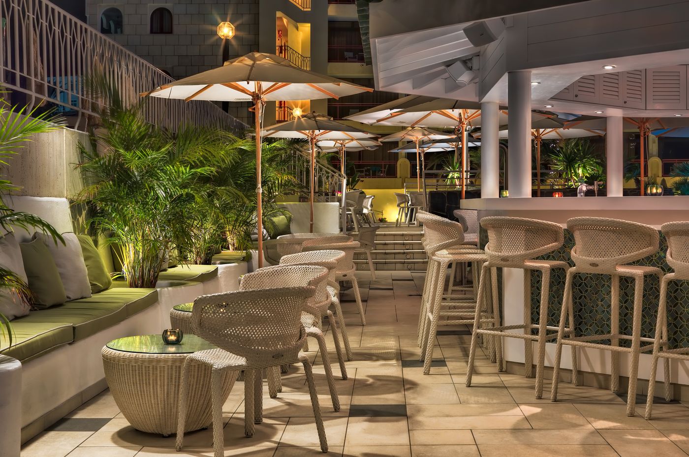 Seaside-Sandy-Beach-Hotel-Bar-10