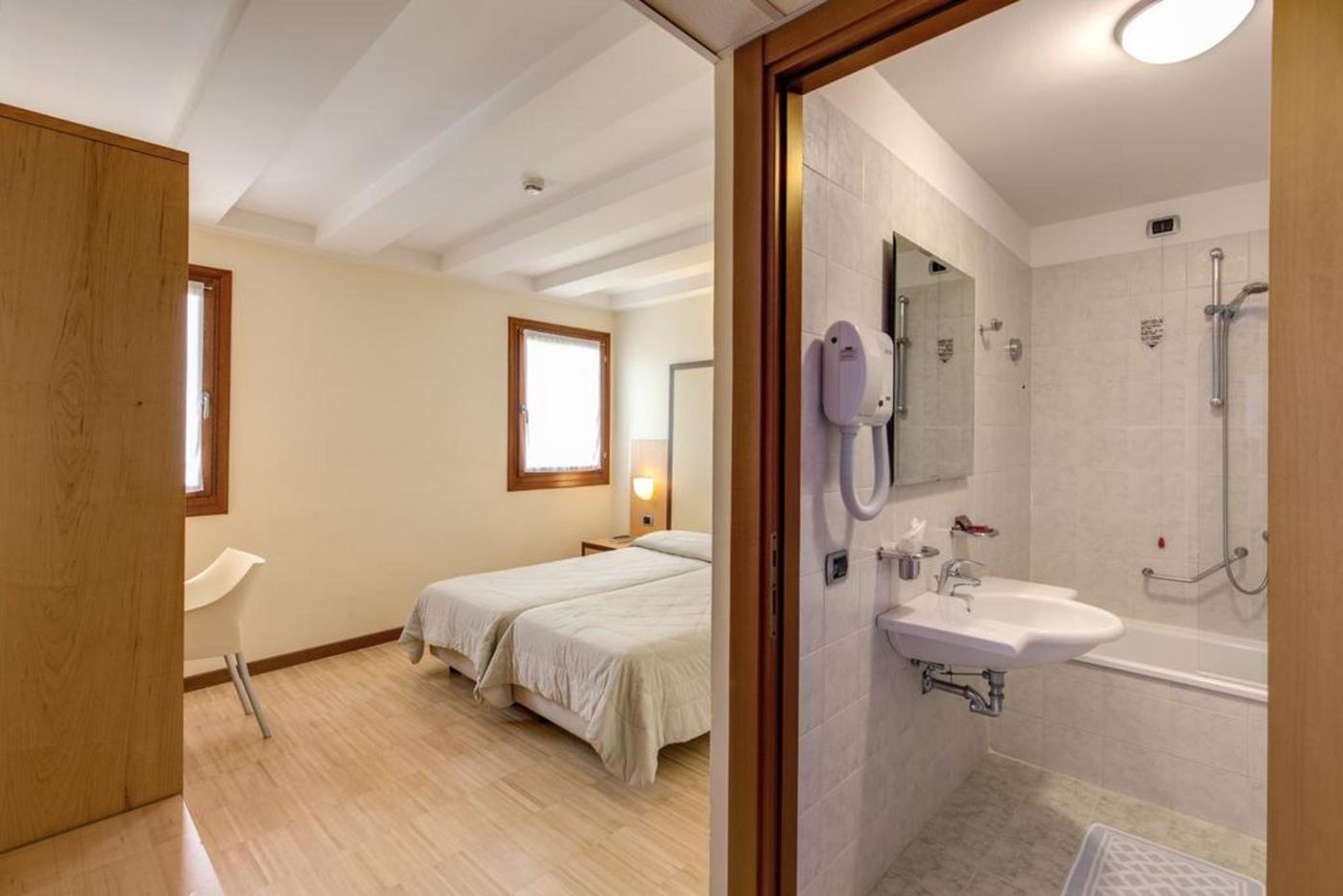 Dolomiti-Italy-Venezia-Room-7