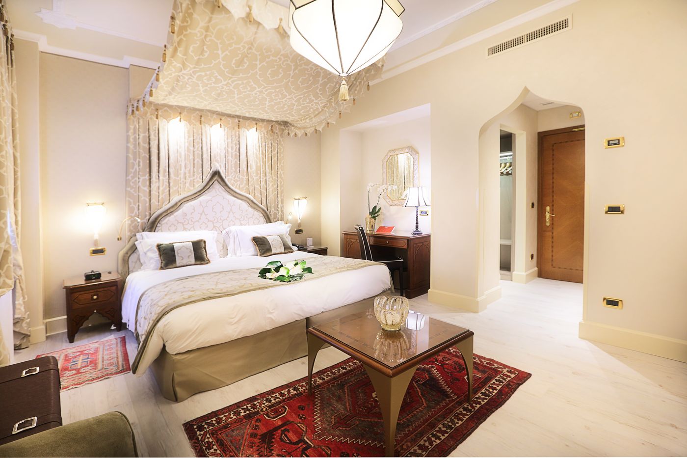 Ai-Mori-d-Oriente-Room-6