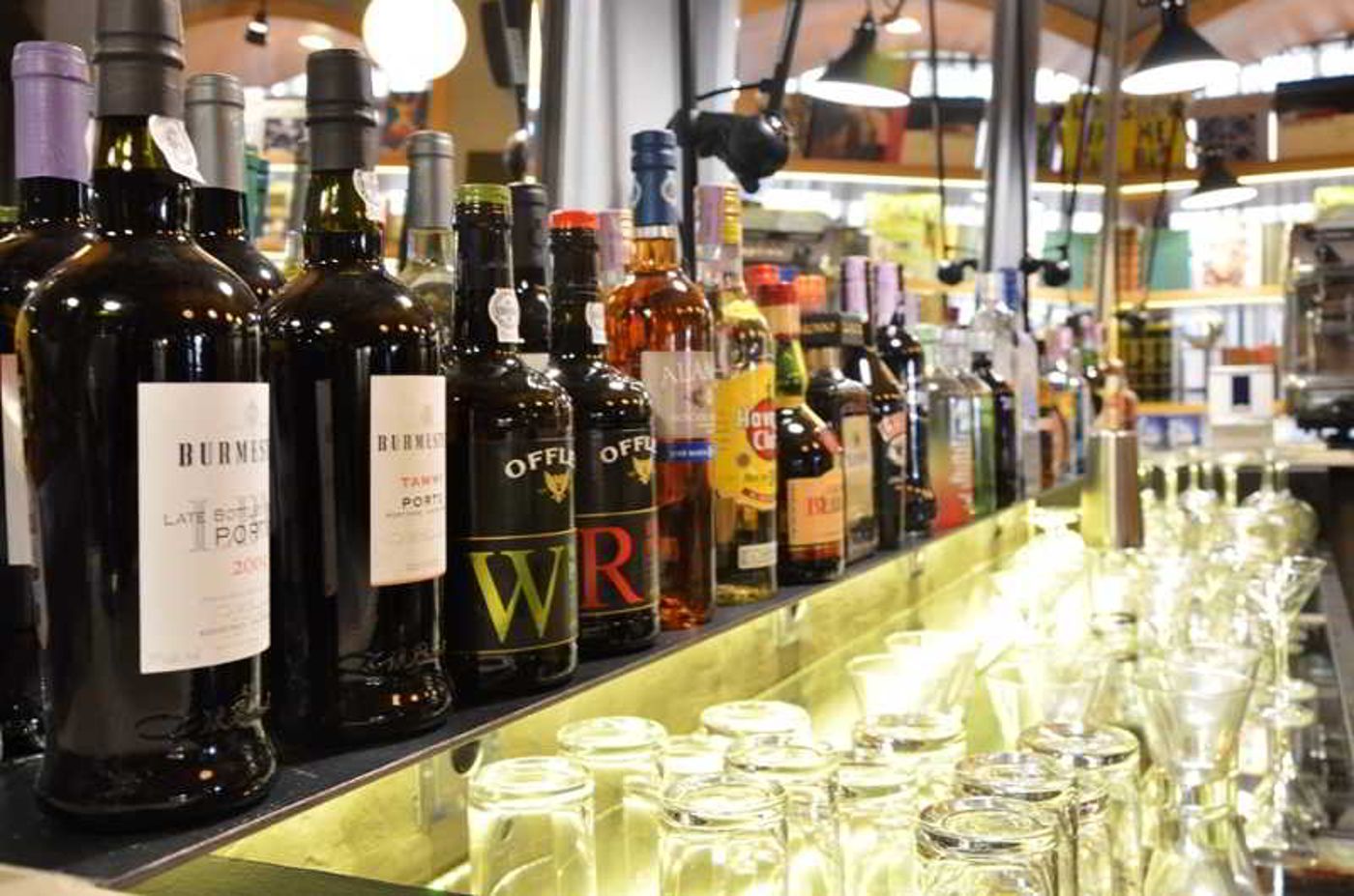 Browns-Central-Hotel-Bar-63