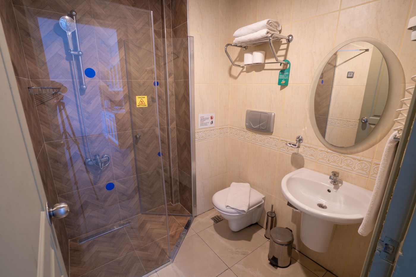 Alenz-Suite-Hotel-Room-25