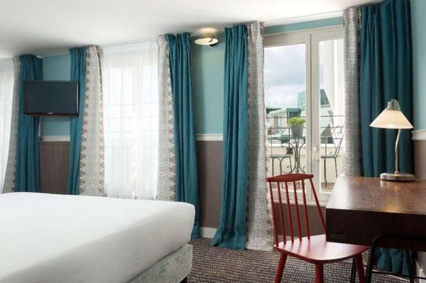 Hotel-des-3-Poussins-Room-11