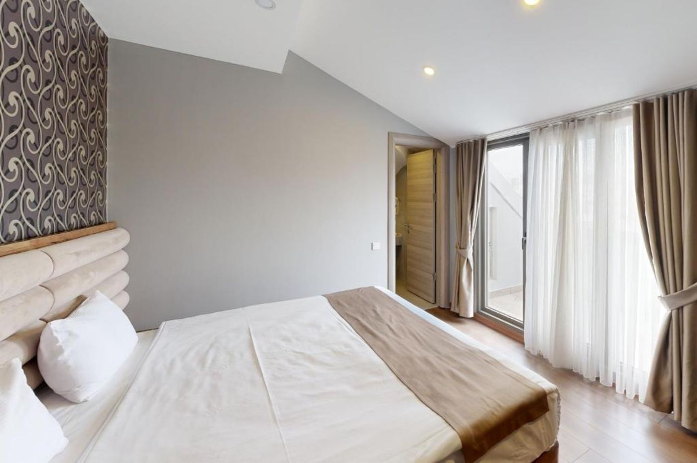 King-City-Hotel-Room-21