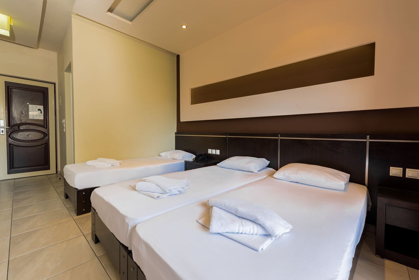 Canadian-Hotel-Room-36