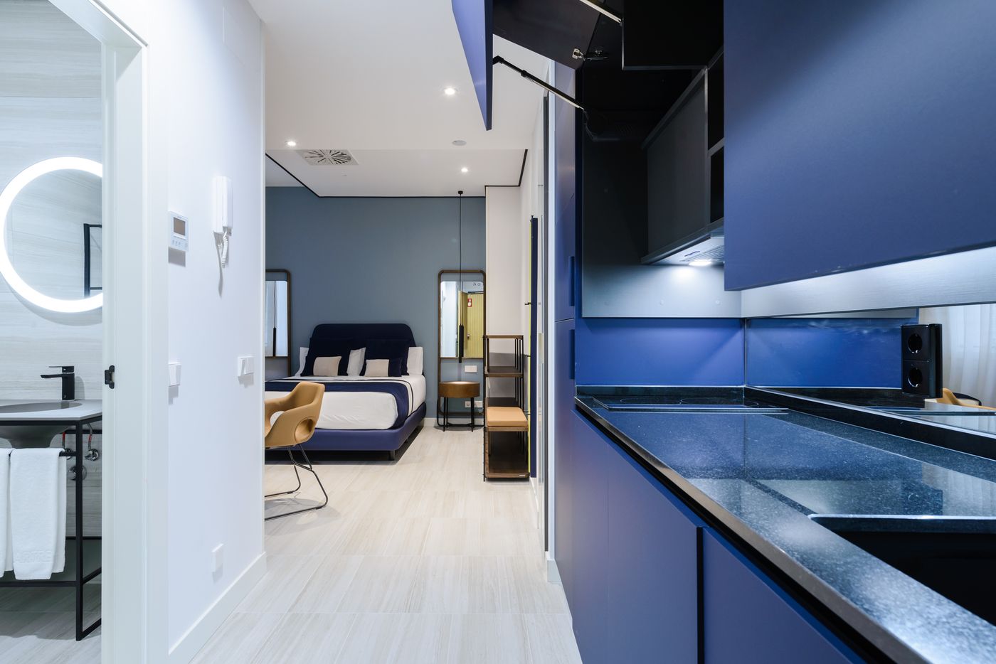 Smartrental-Collection-Gran-Via-Centric-II-Room-10