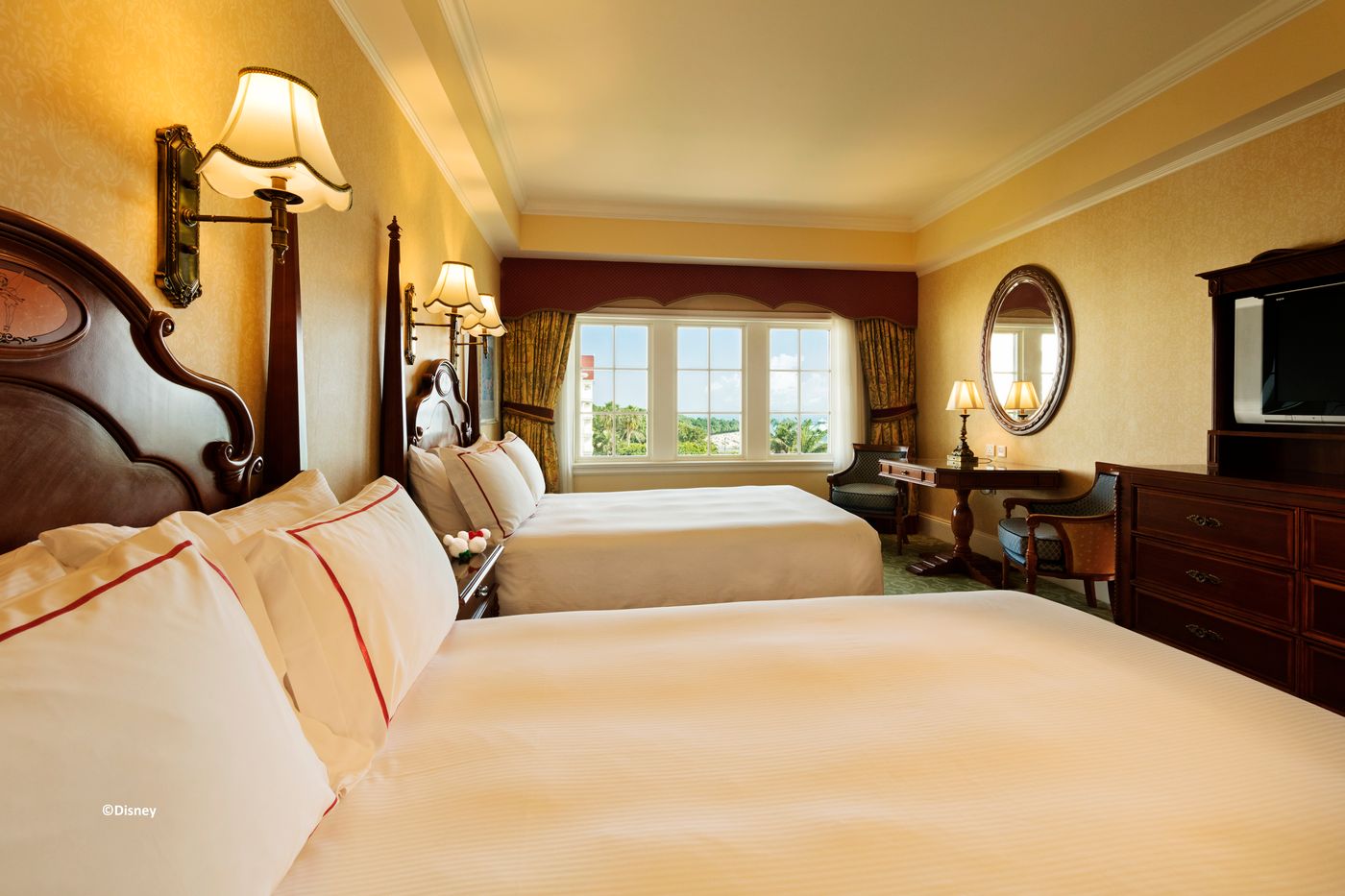 Hong-Kong-Disneyland-Hotel-Room-6