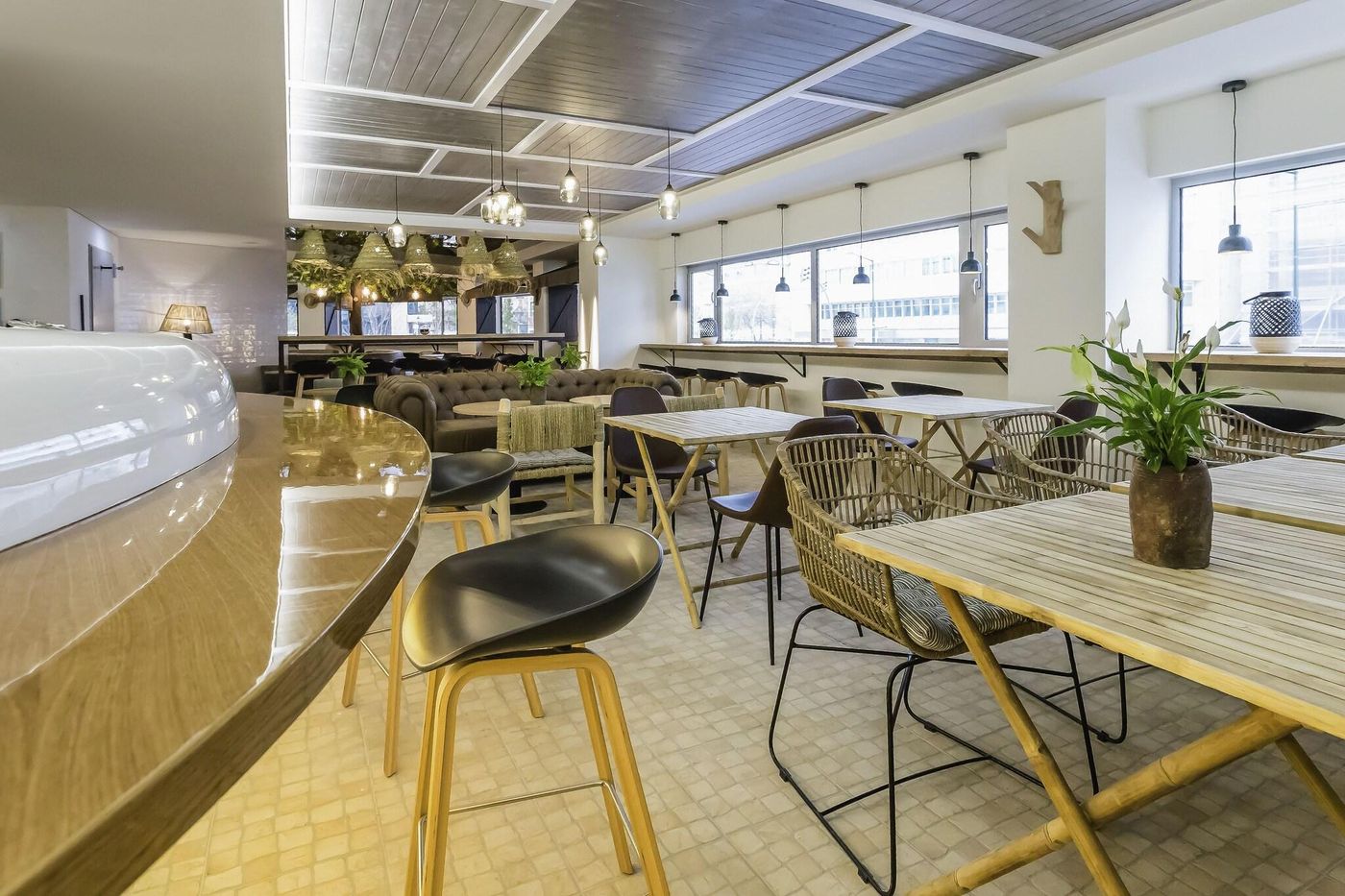 ibis-Styles-Lisboa-Centro-Marqu-s-de-Pombal-Bar-13