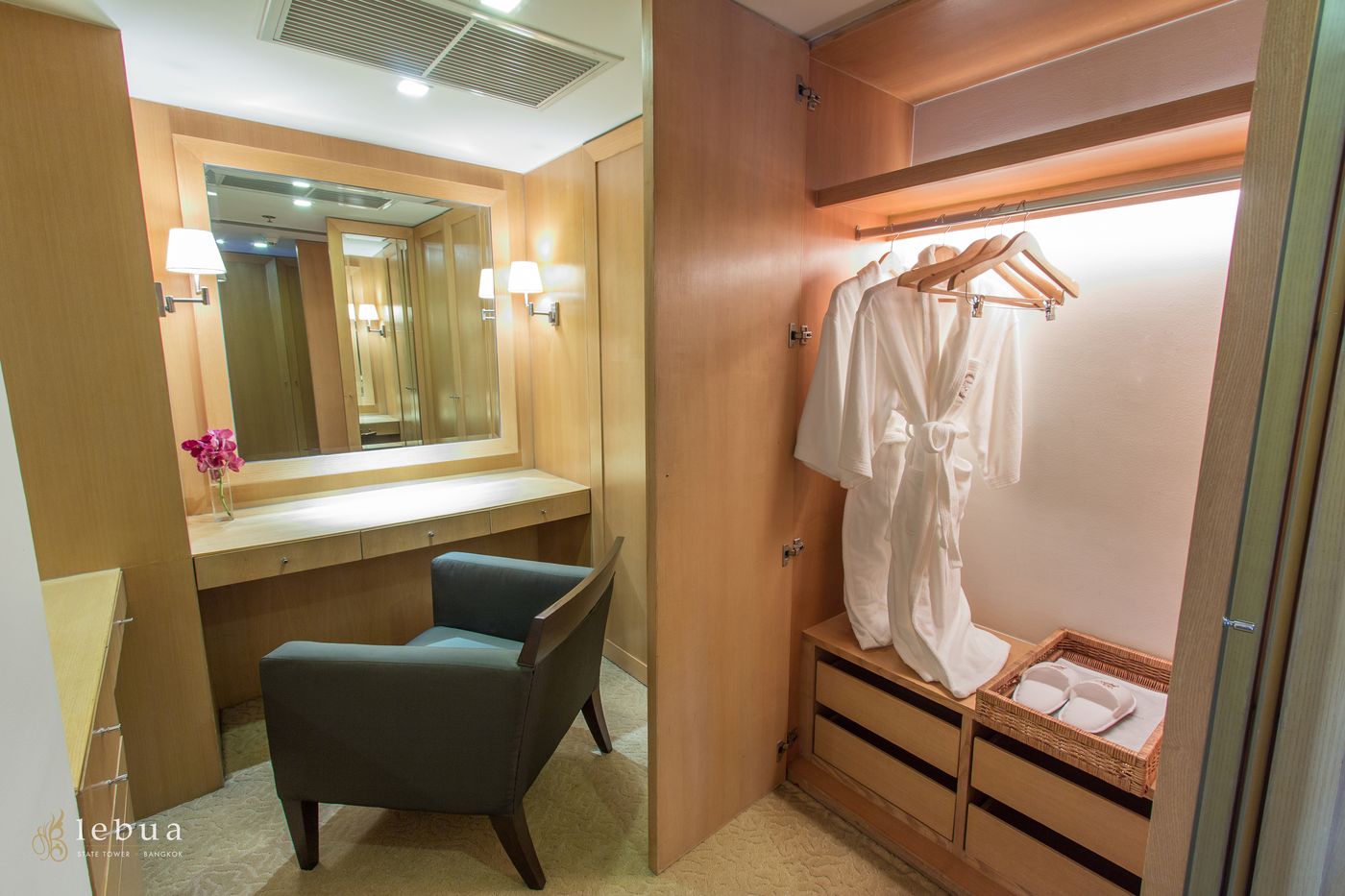 Lebua-at-State-Tower-Room-40