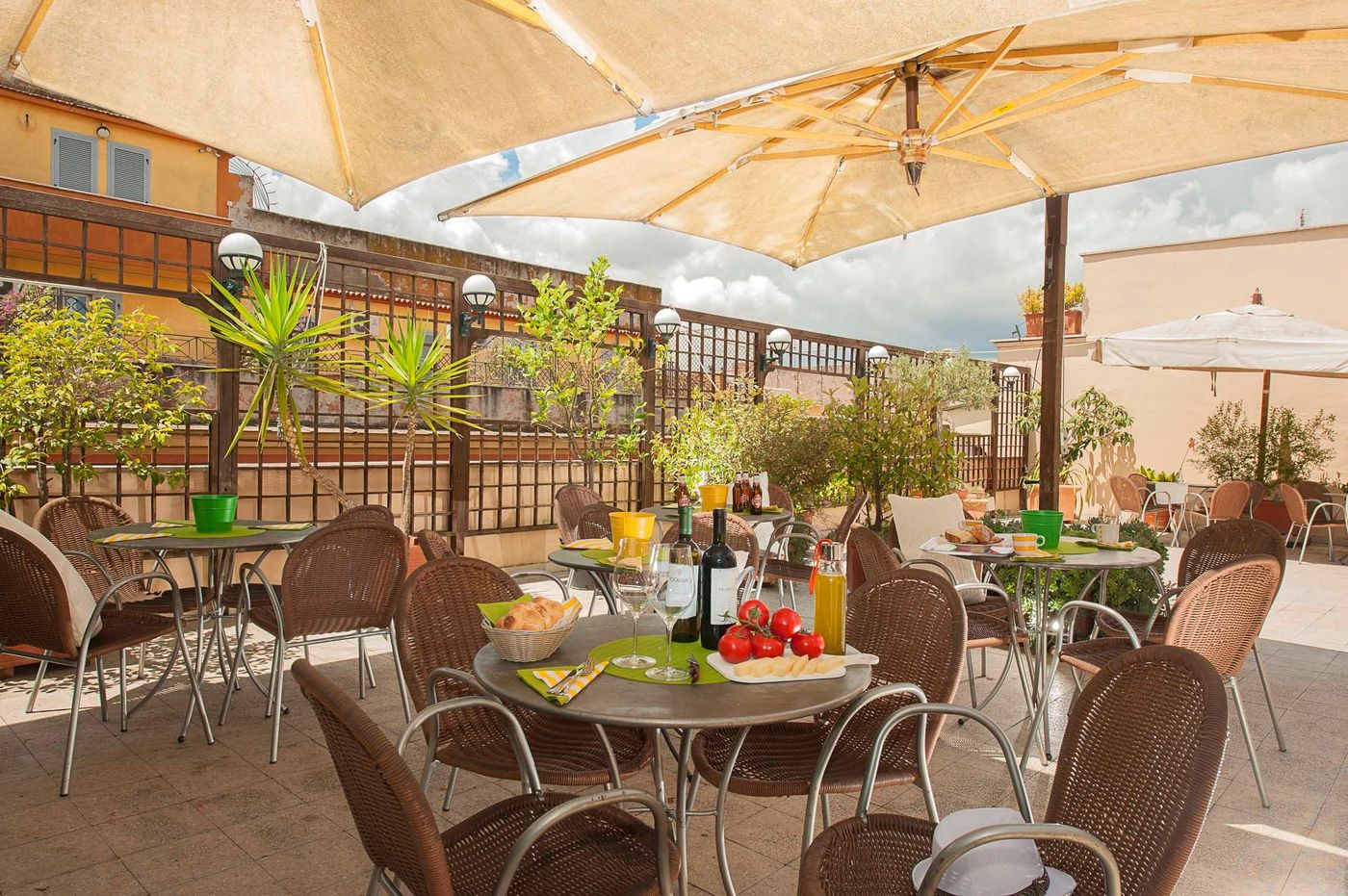 Des-Artistes-Terrace-29