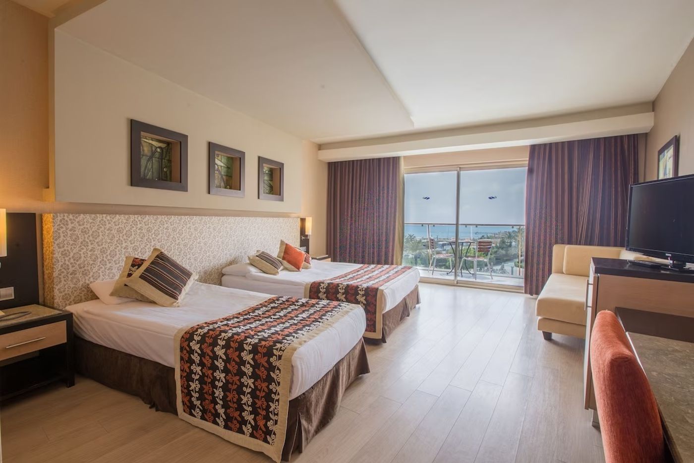 Long-Beach-Resort-Hotel---Spa-Deluxe-Room-31