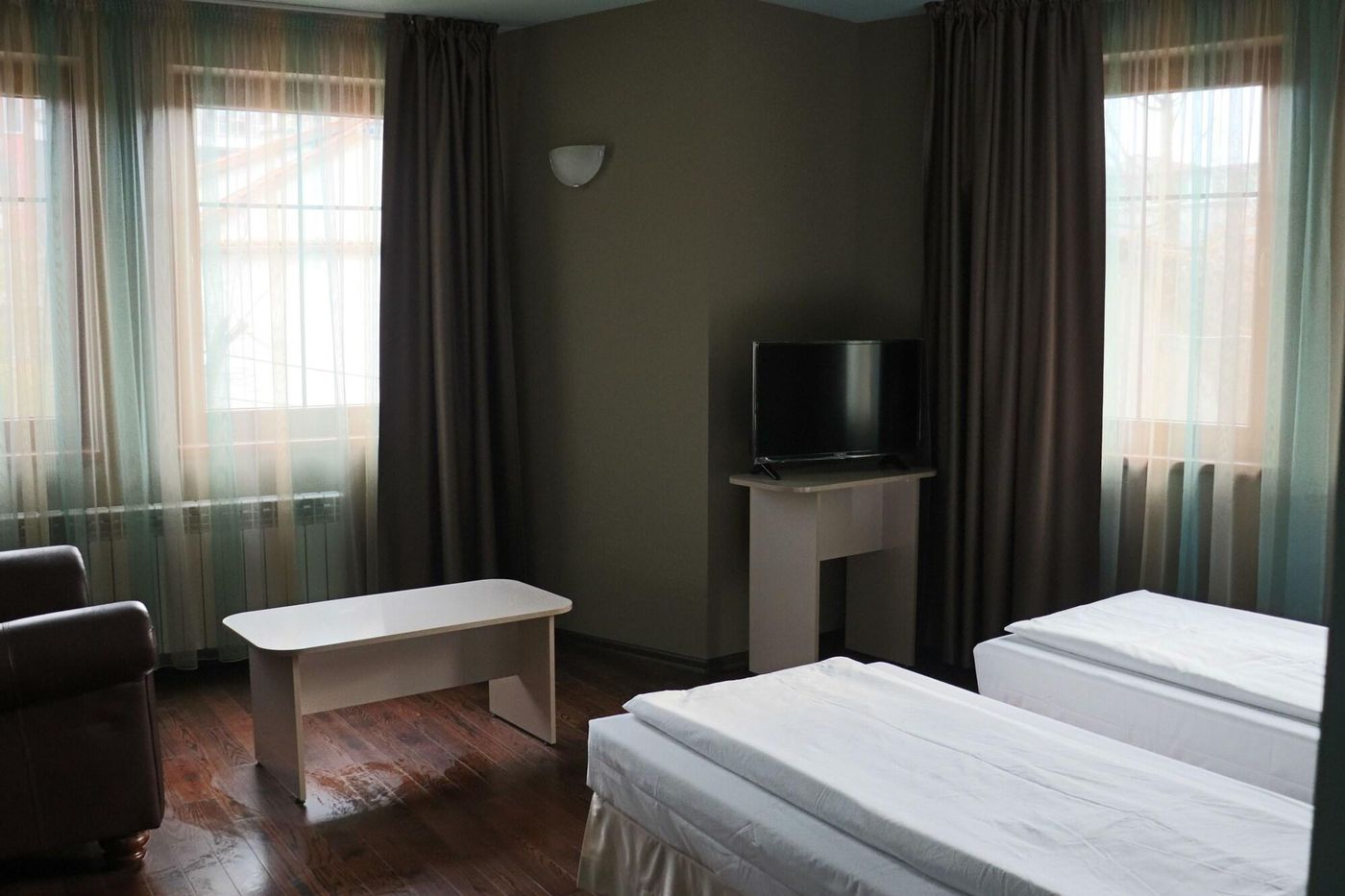 Roots-Hotel---Wine-Bar-Room-10