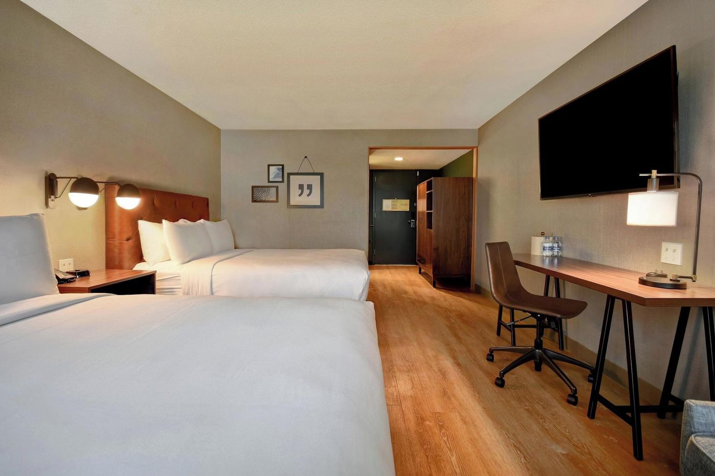 Crowne-Plaza-Boston-Newton-Hotel-Room-31