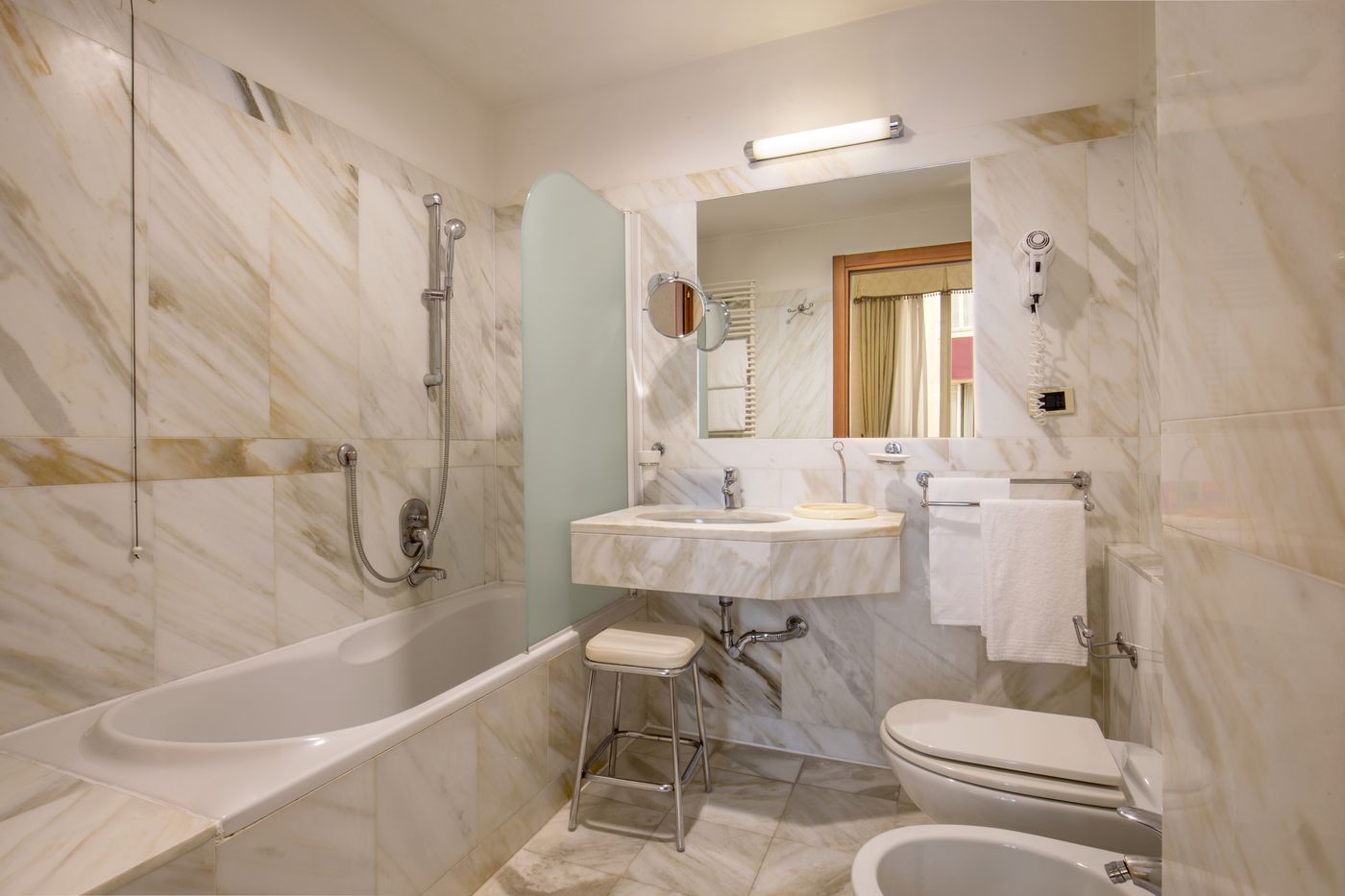 Unaway-Hotel-Empire-Roma-Room-33