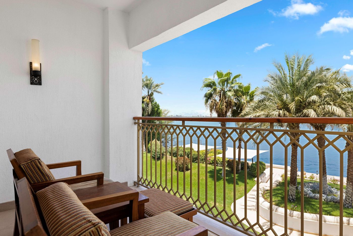 Hilton-Luxor-Resort---Spa-Room-1