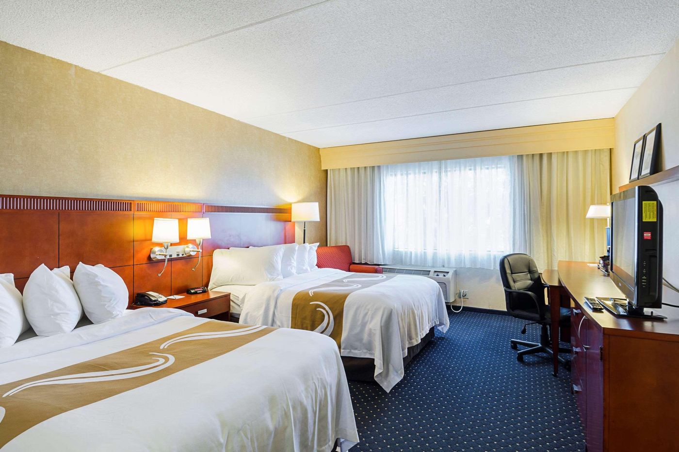 Quality-Inn-Boston-revere-Room-17