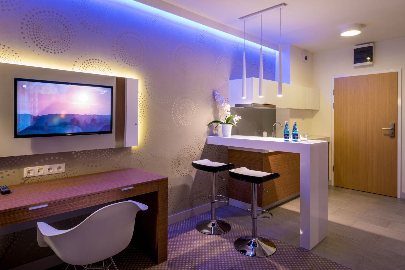 Invite-Poland-WROCLAW-Room-7