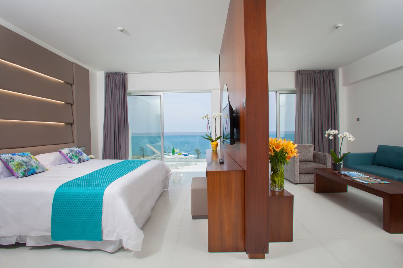 King-Evelthon-Beach-Hotel-and-Resort-Room-20