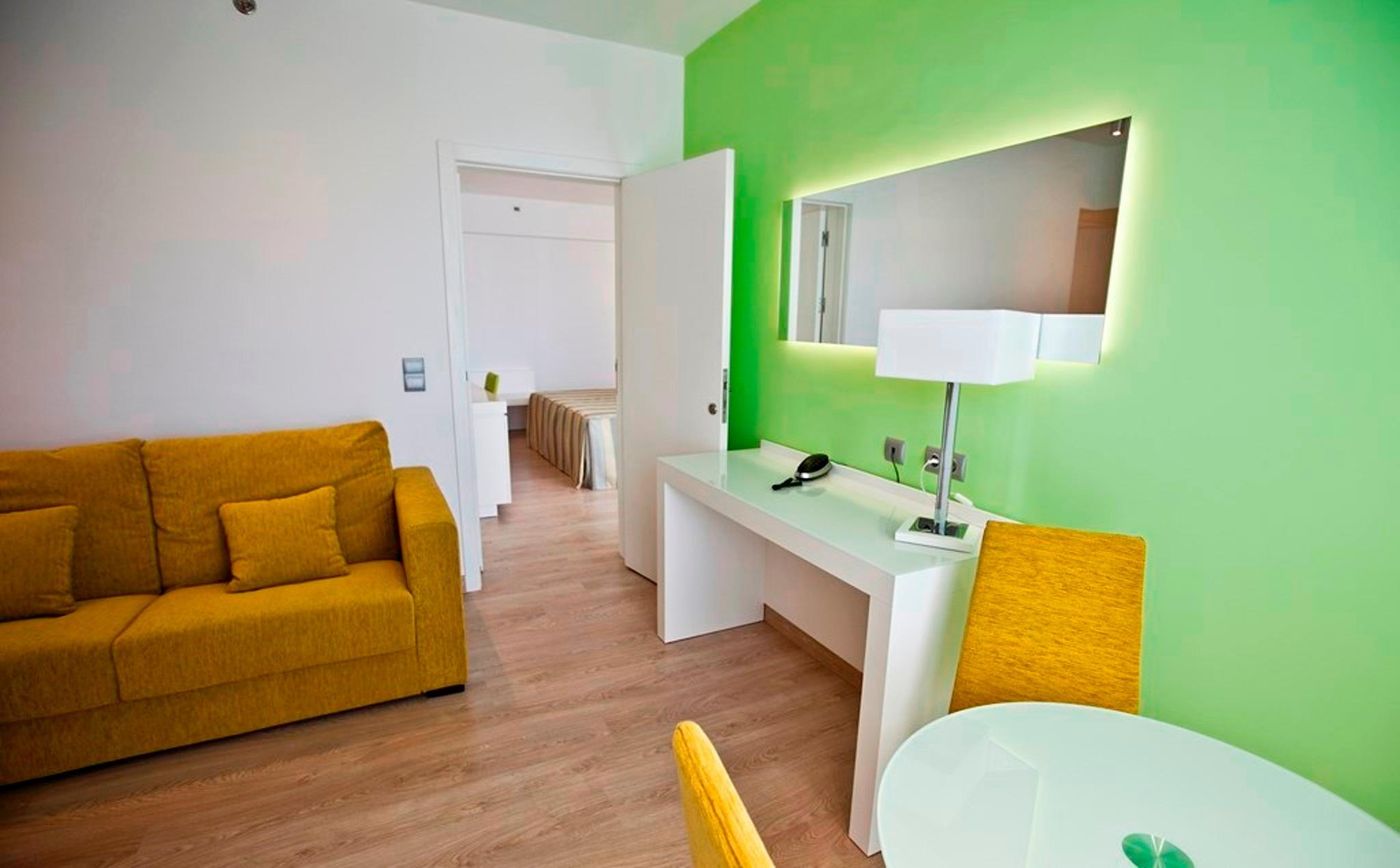 Riviera-Beachotel-Room-19