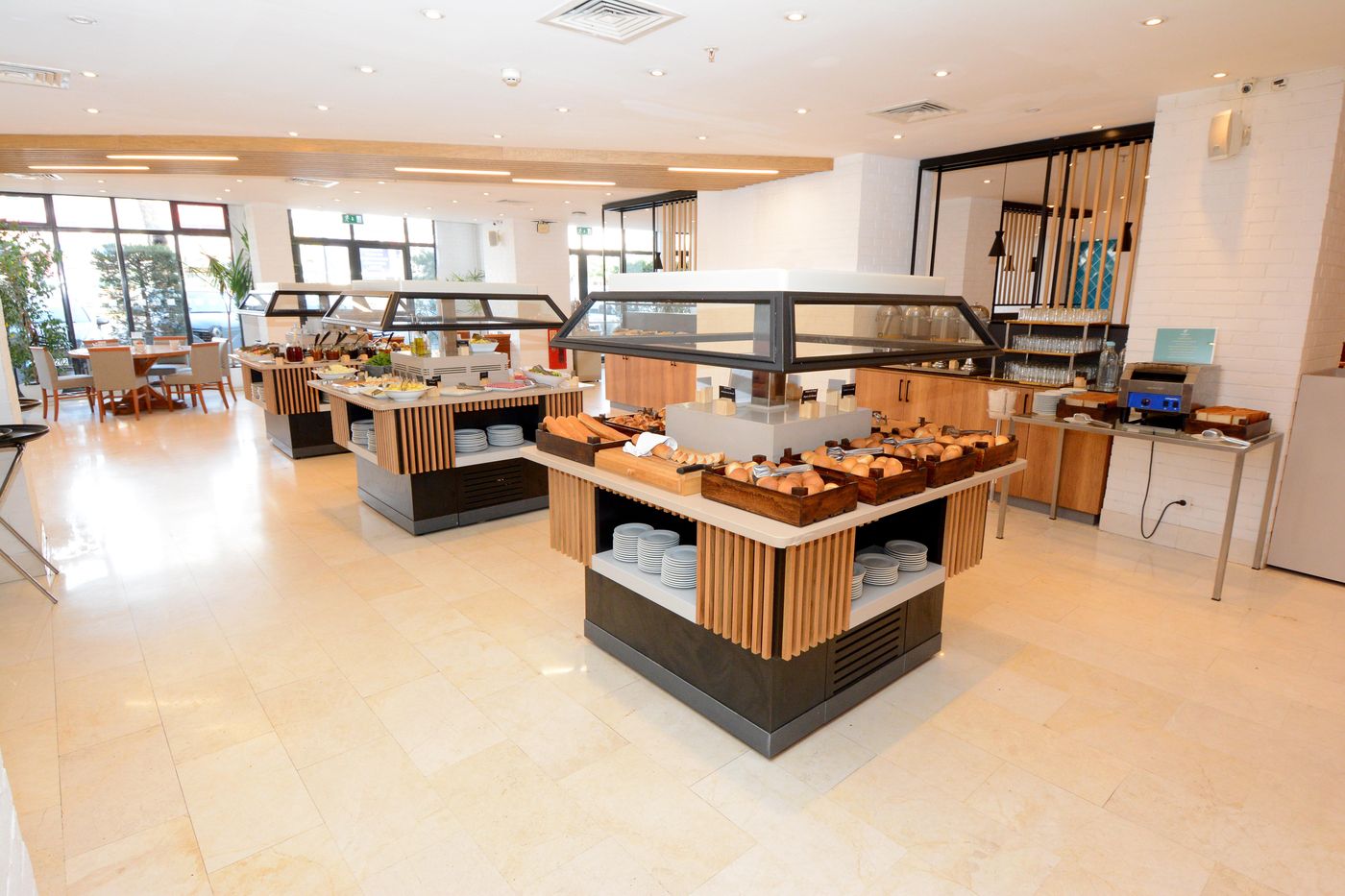 Holiday-Inn--Istanbul-City-Restaurant-31