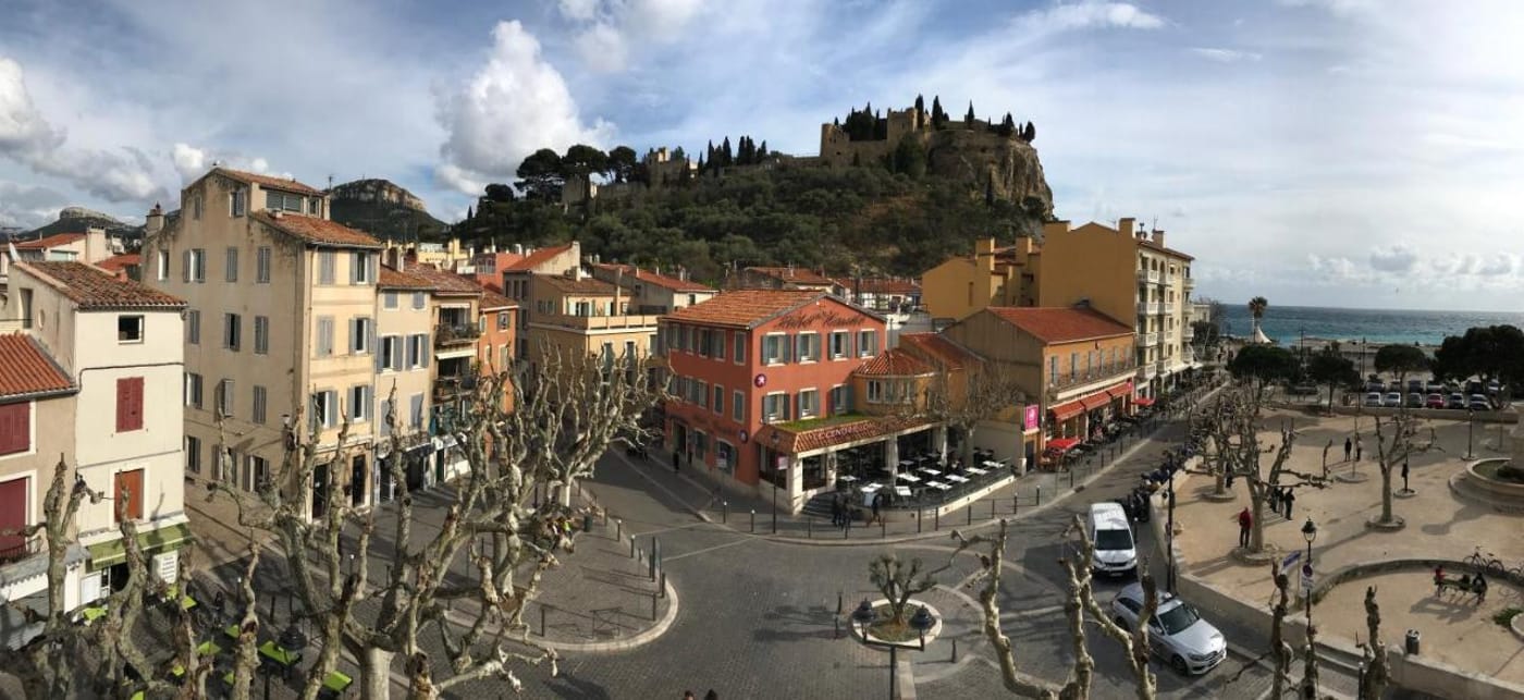 Hotel Liautaud-France-Cassis-Lobby-3