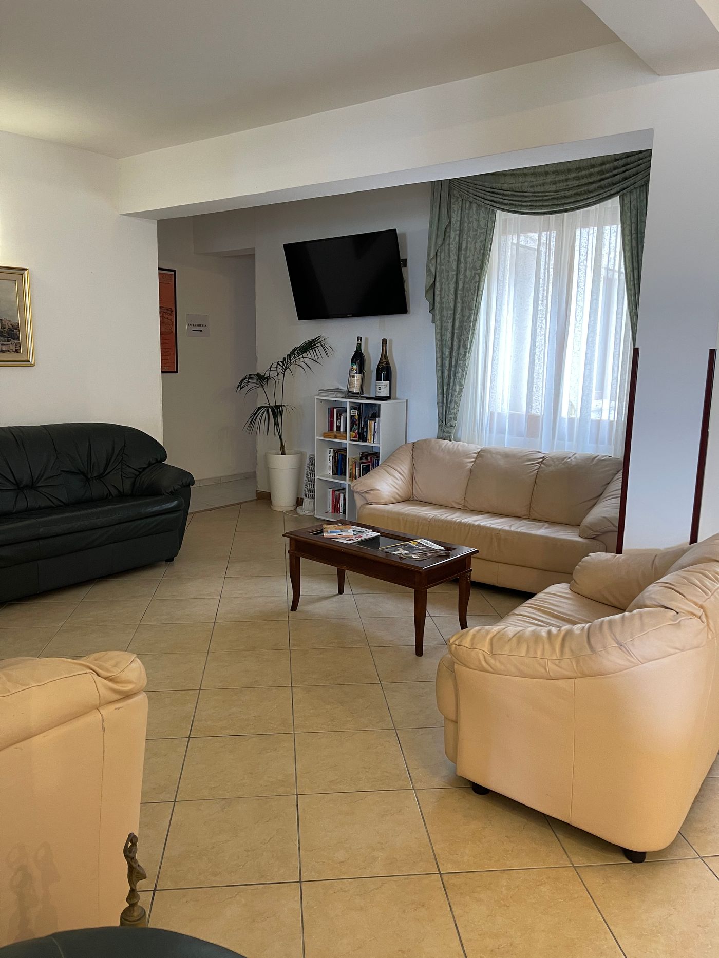 Hotel-Miramare-Garzia-Lobby-14