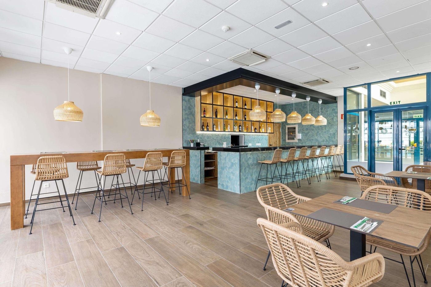 THB-Tropical-Island-Restaurant-38