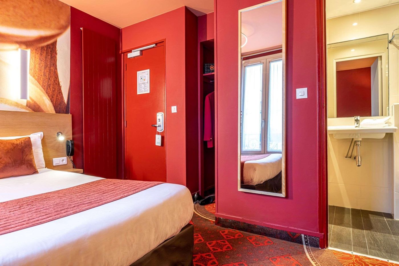 Hotel-Ariane-Montparnasse-by-Patrick-Hayat-Room-25