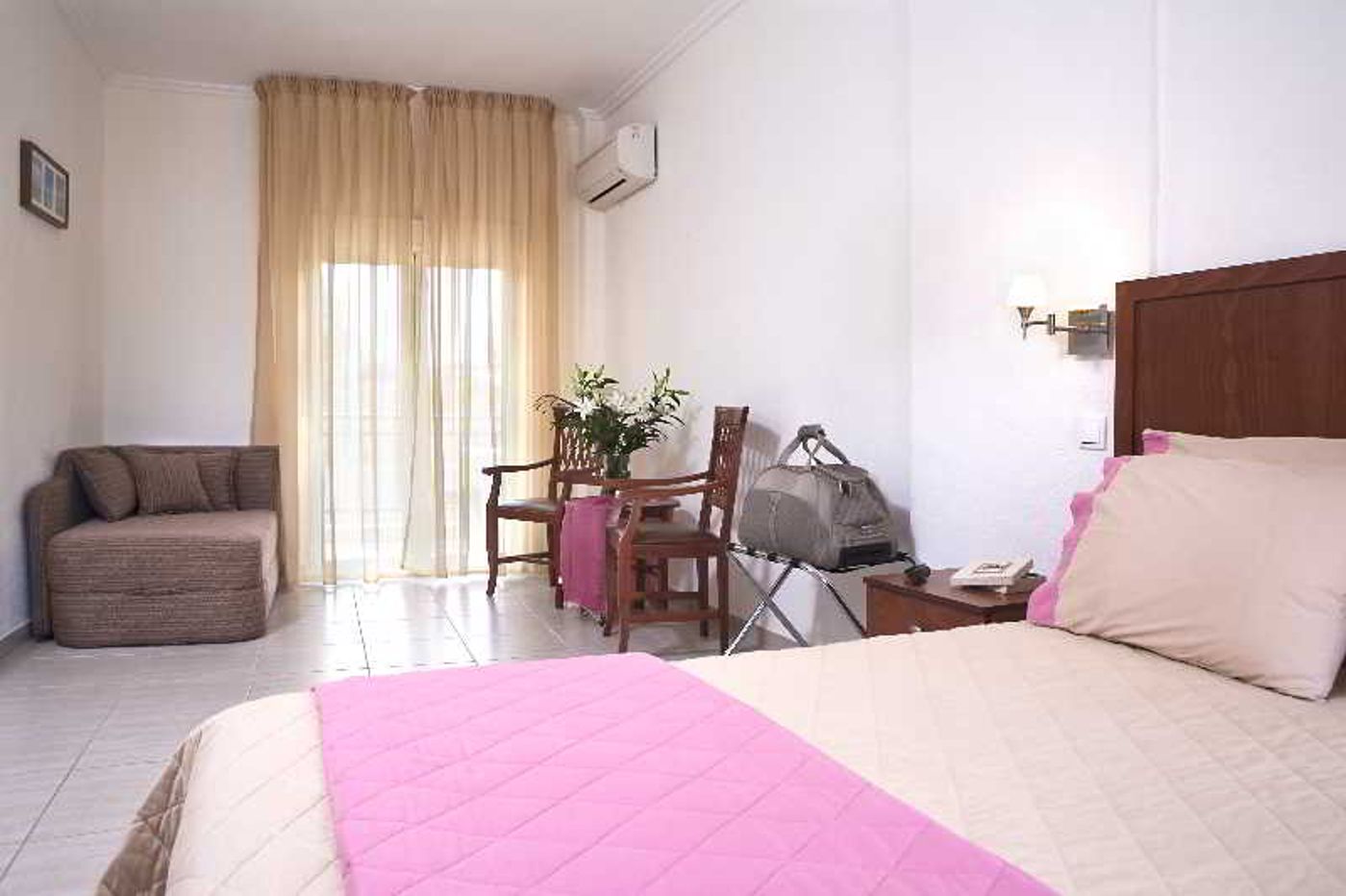 Stratos-Hotel-Room-9