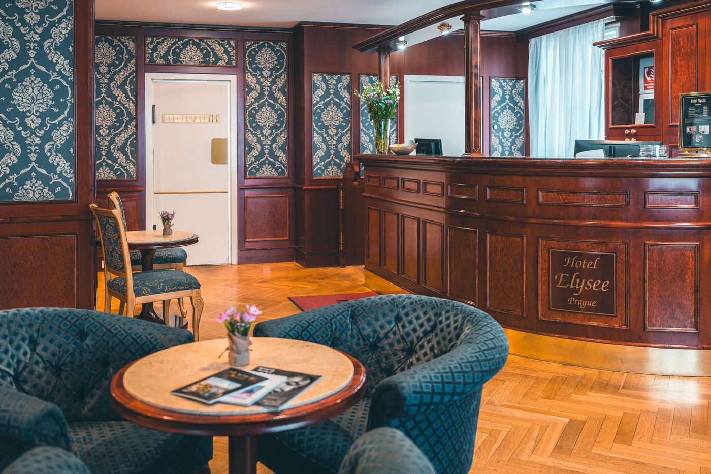 Elysee-Hotel-Lobby-9