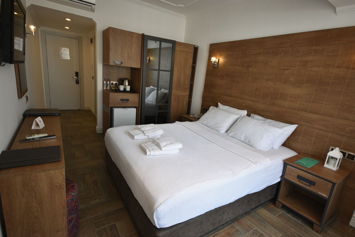 Aurasia Beach Hotel (ex Malibu Beach) 