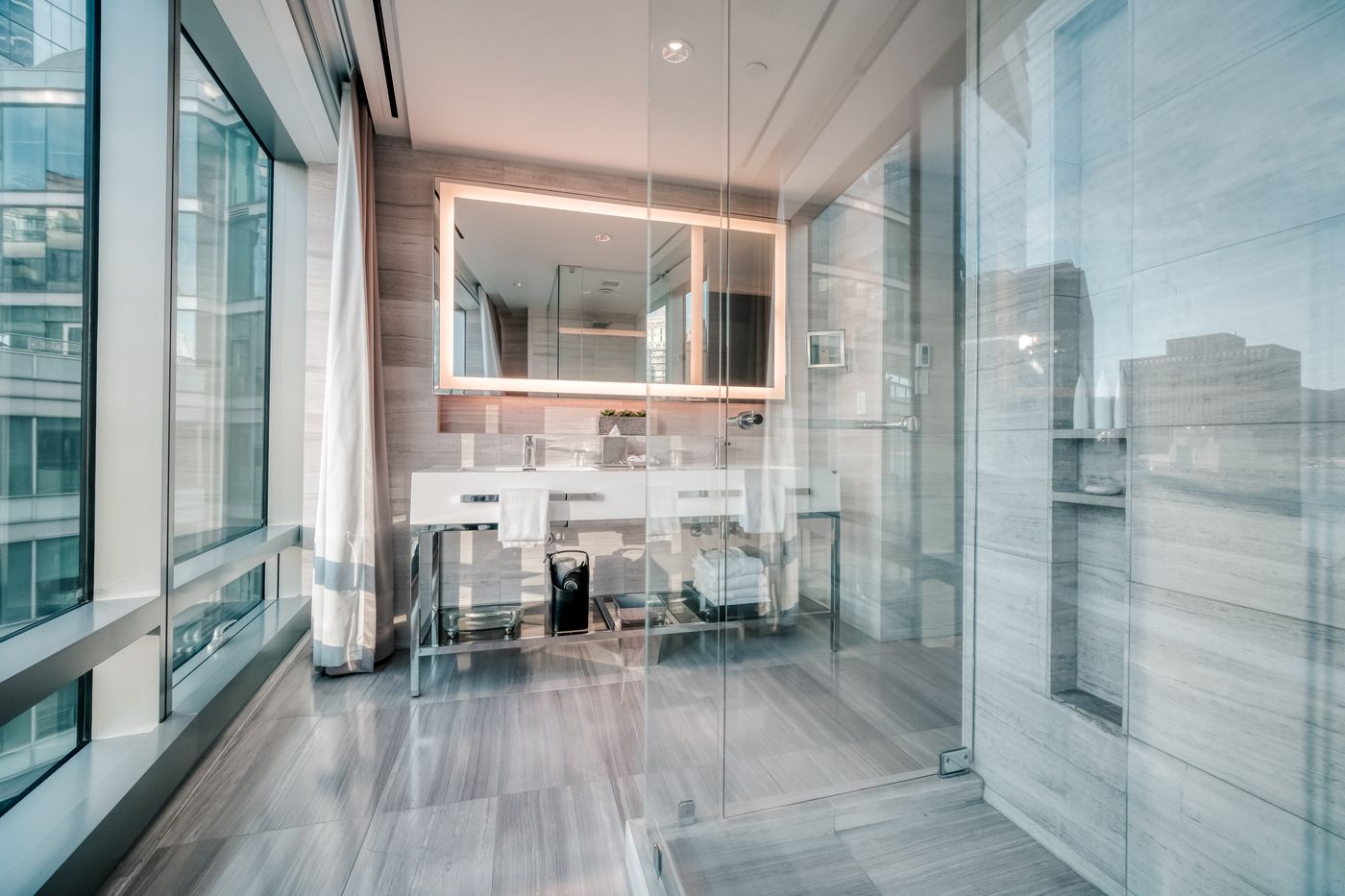 Paradox-Hotel-Vancouver-Room-51