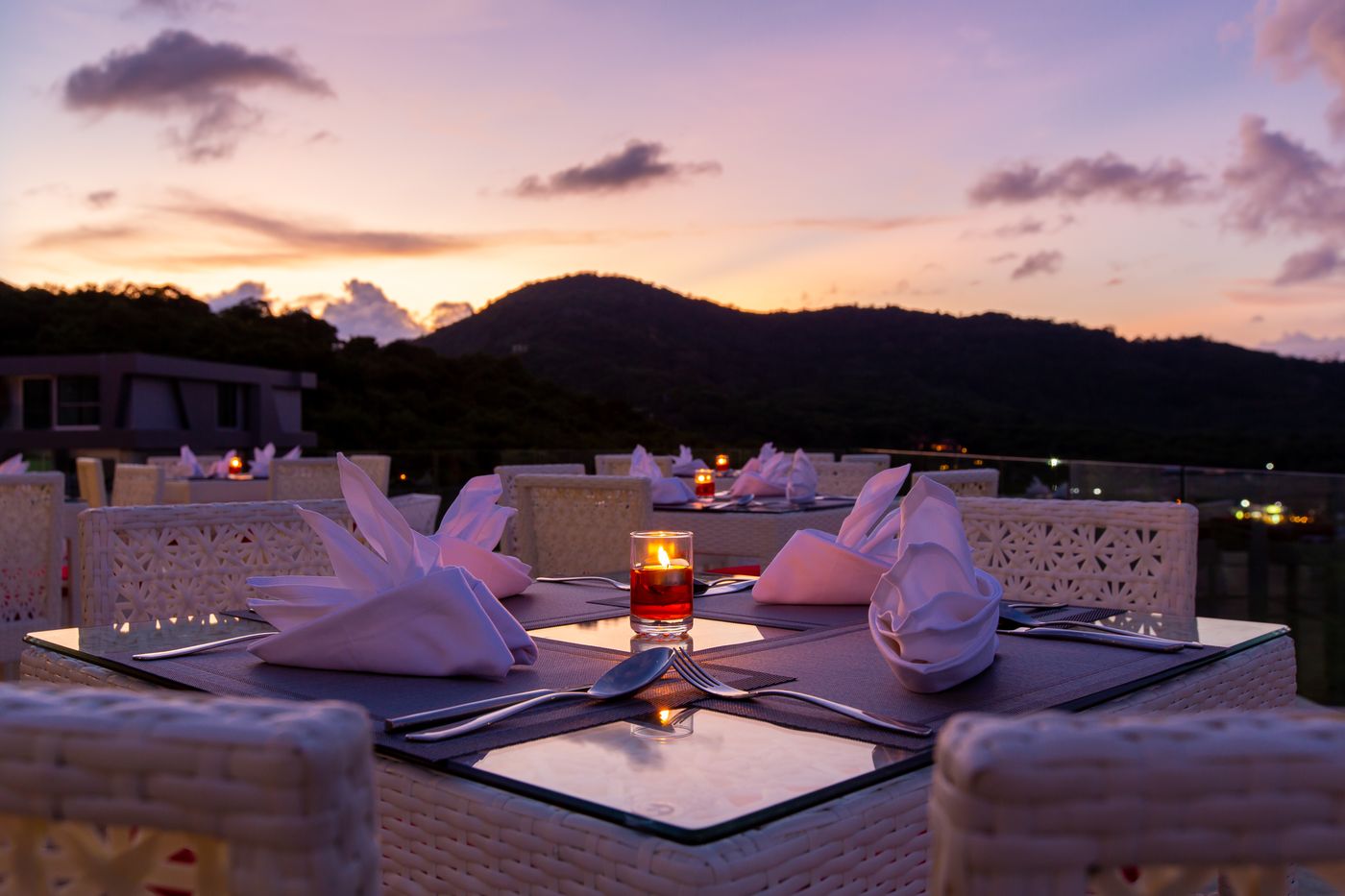 Utopia-Naiharn-Restaurant-16