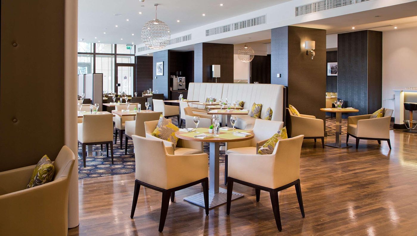 Doubletree-By-Hilton-Luxembourg-Restaurant-12