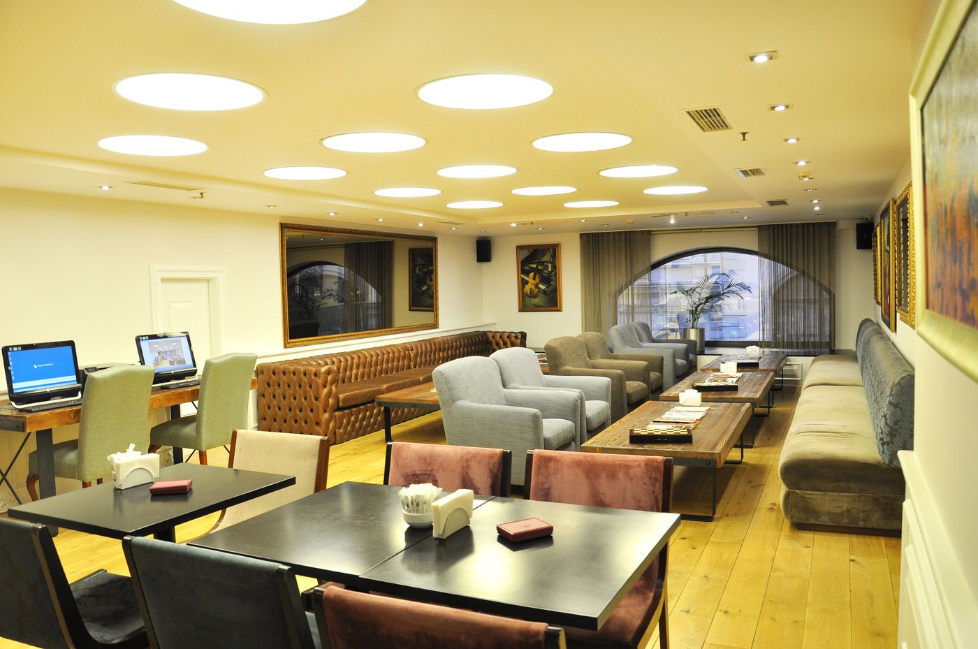 Pera-Tulip-Hotel-Lobby-8